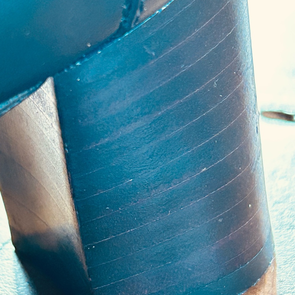 ***SOLD***
Vintage Women’s Salvatore Ferragamo Brass Horse-bit Heeled Loafers - Picture 8 of 16